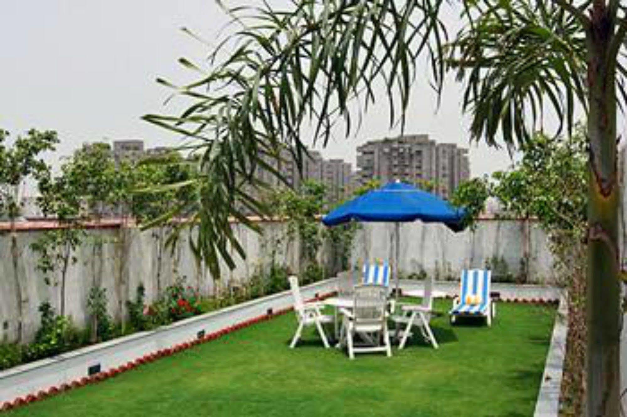 Lemon Tree Hotel, East Delhi Mall, Kaushambi Ghaziabad Exterior photo